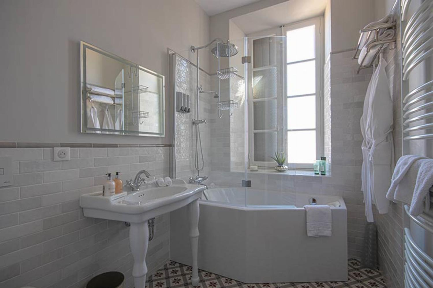 Bathroom | Holiday château in South of France