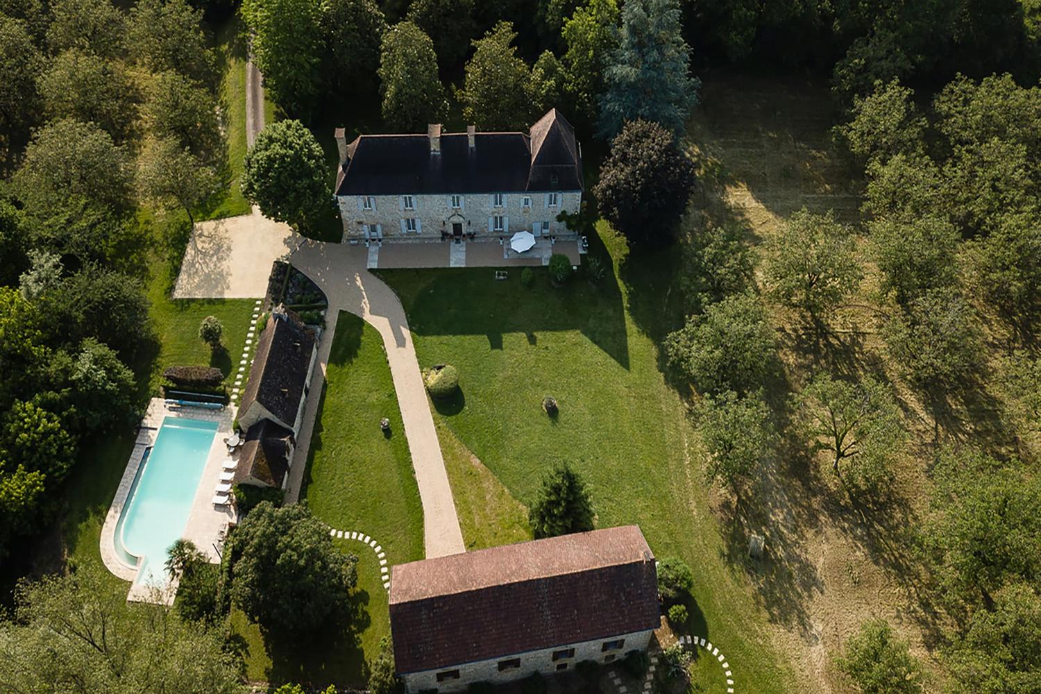 Holiday home in Nouvelle-Aquitaine with private infinity pool
