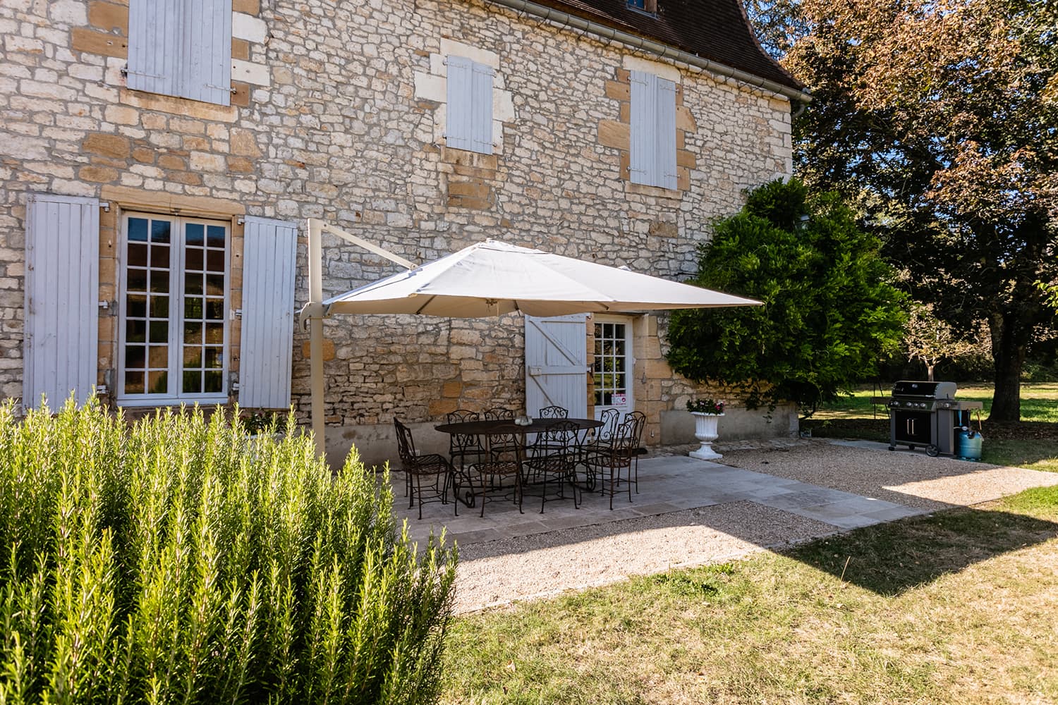 Terrace | Holiday home in Nouvelle-Aquitaine