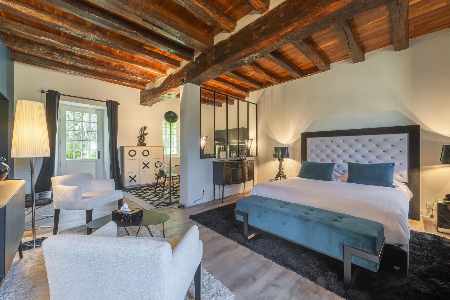 Ground floor bedroom | Holiday château in Loire Valley