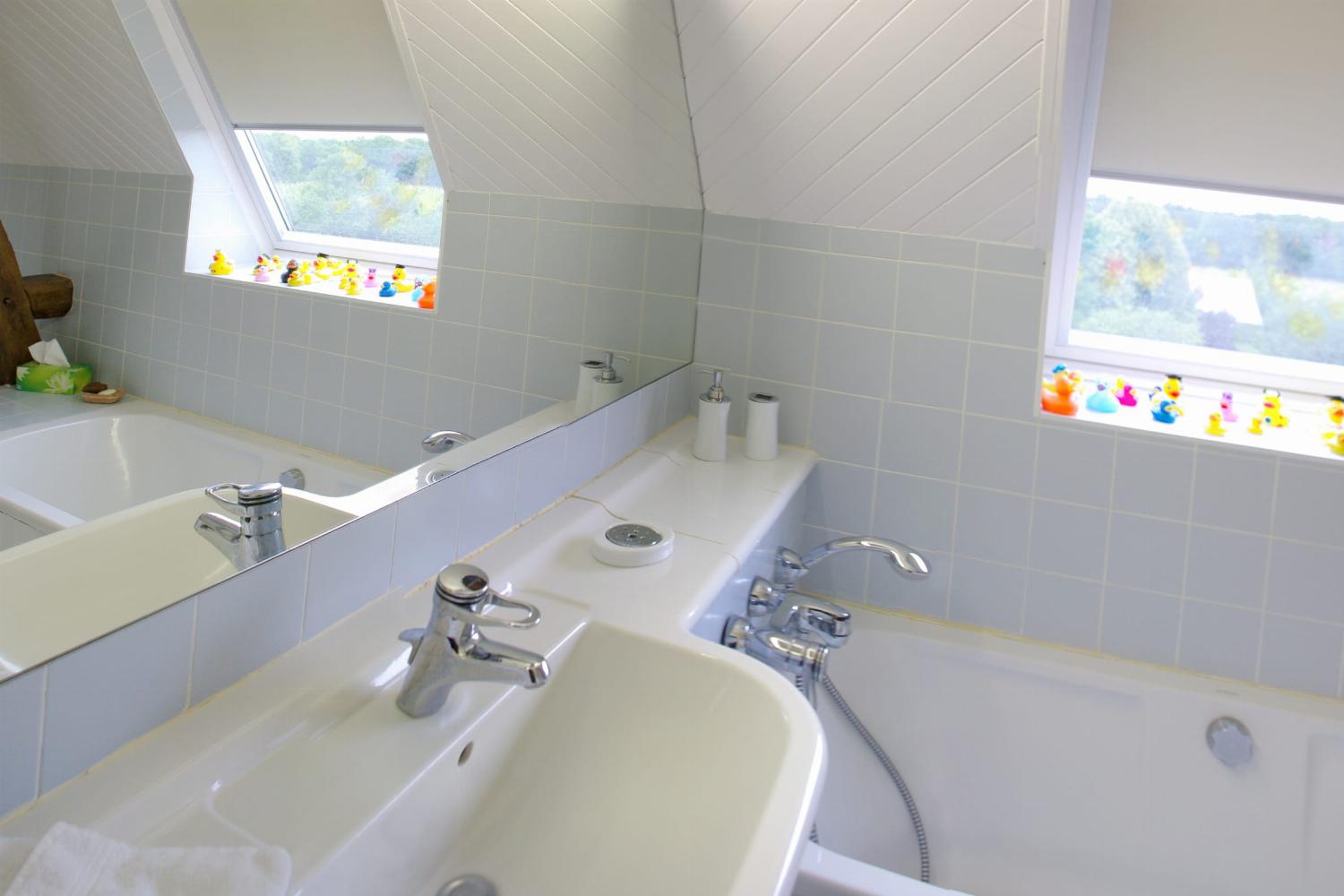 Bathroom | Holiday accommodation in the Loire Valley