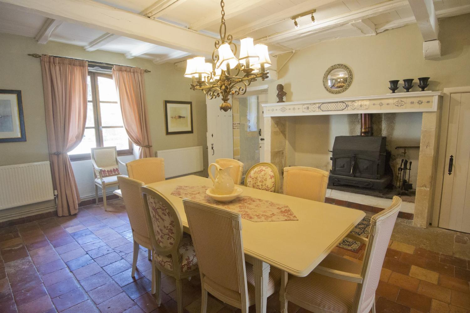 Dining room | Rental home in Nouvelle-Aquitaine