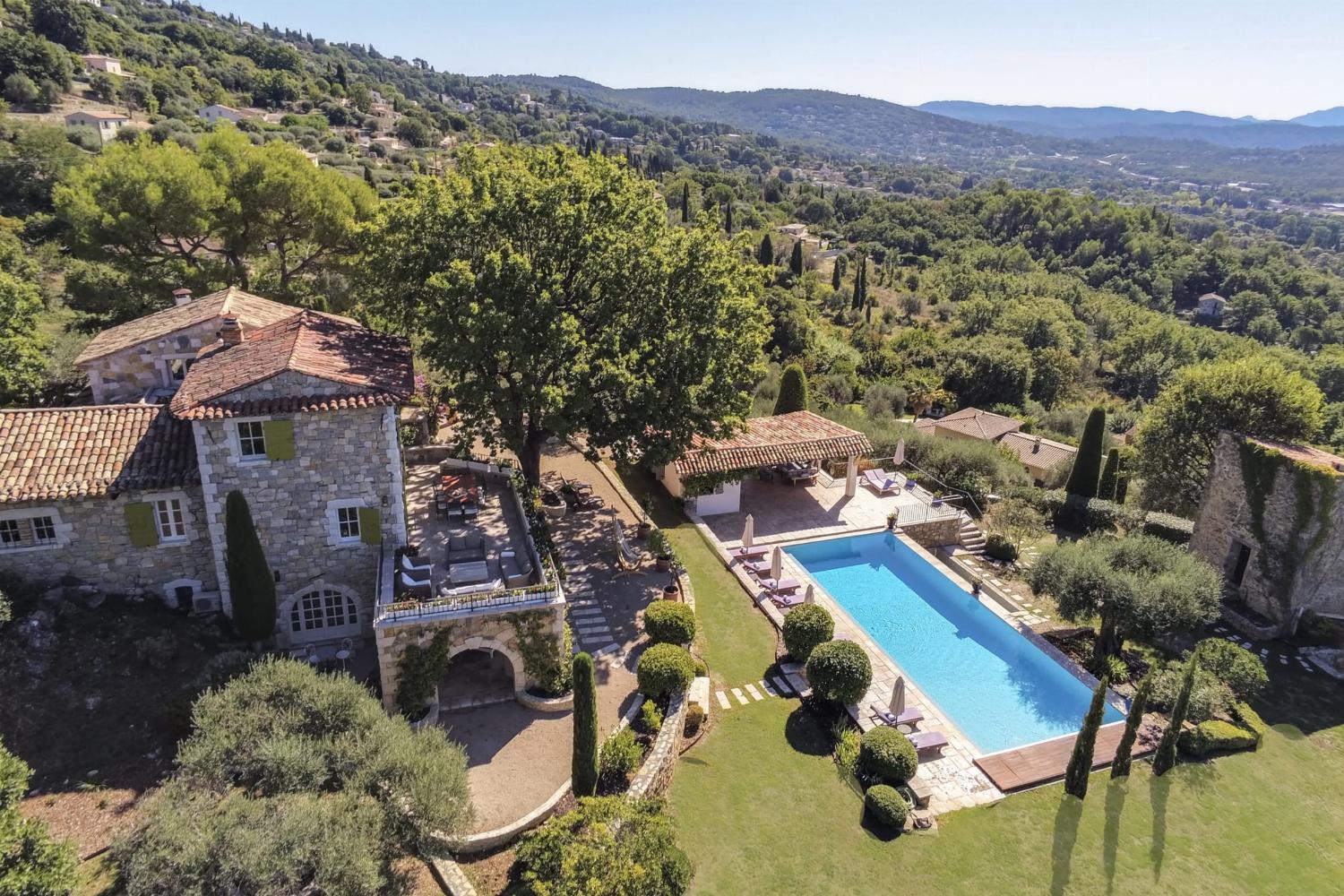 Holiday accommodation in Provence with private heated pool