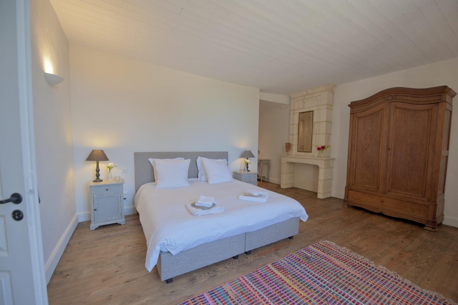 Bedroom | Holiday château in Gironde