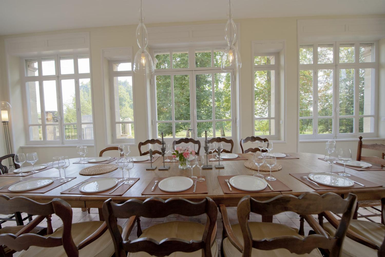 Dining room | Holiday château in Gironde