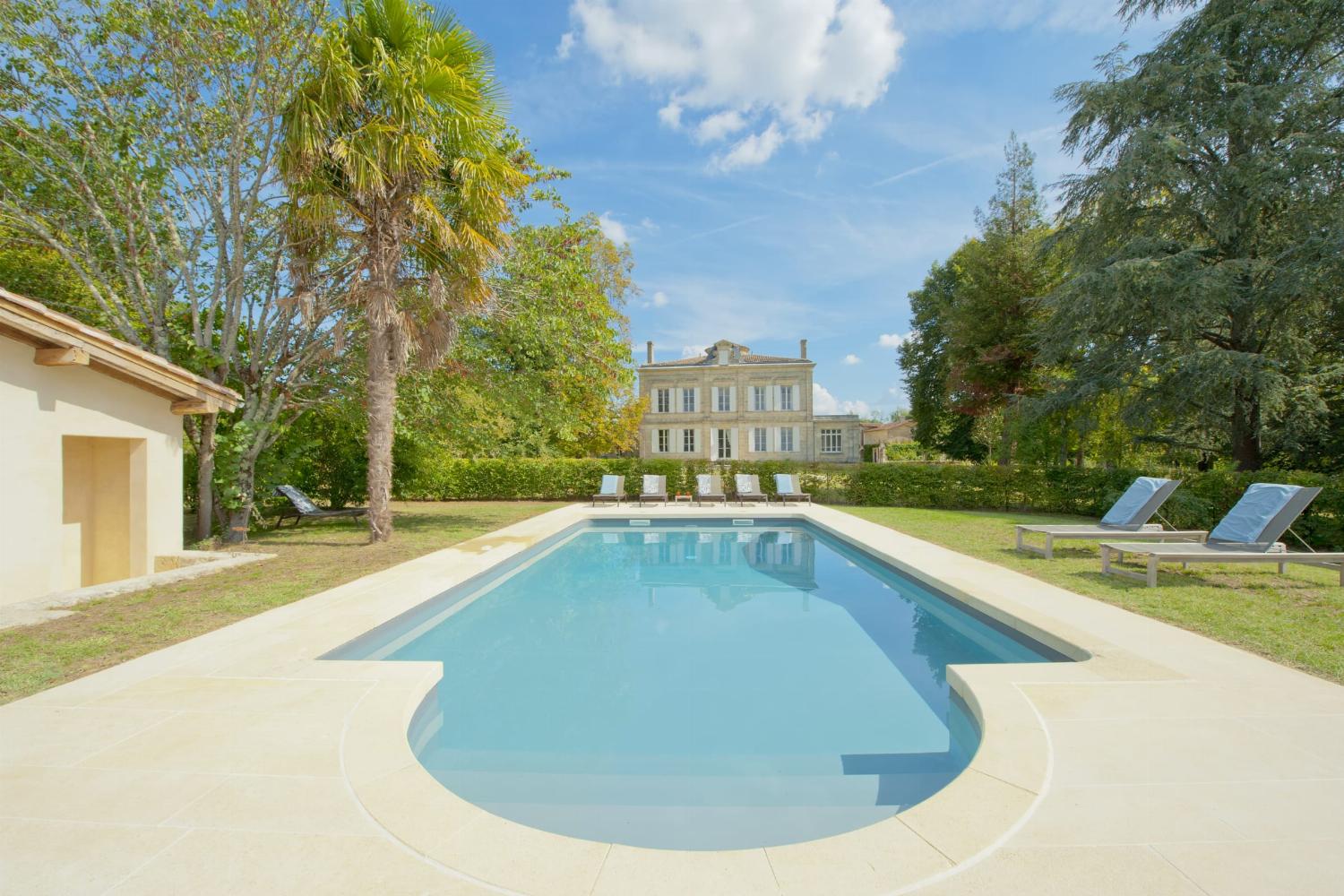 Holiday château in Gironde with private pool