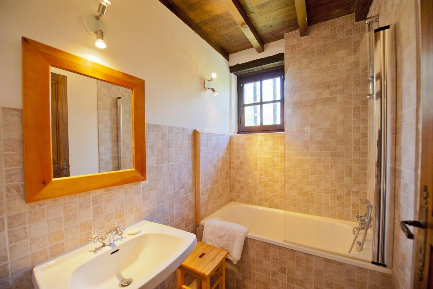 Bathroom | Holiday home in the Gers