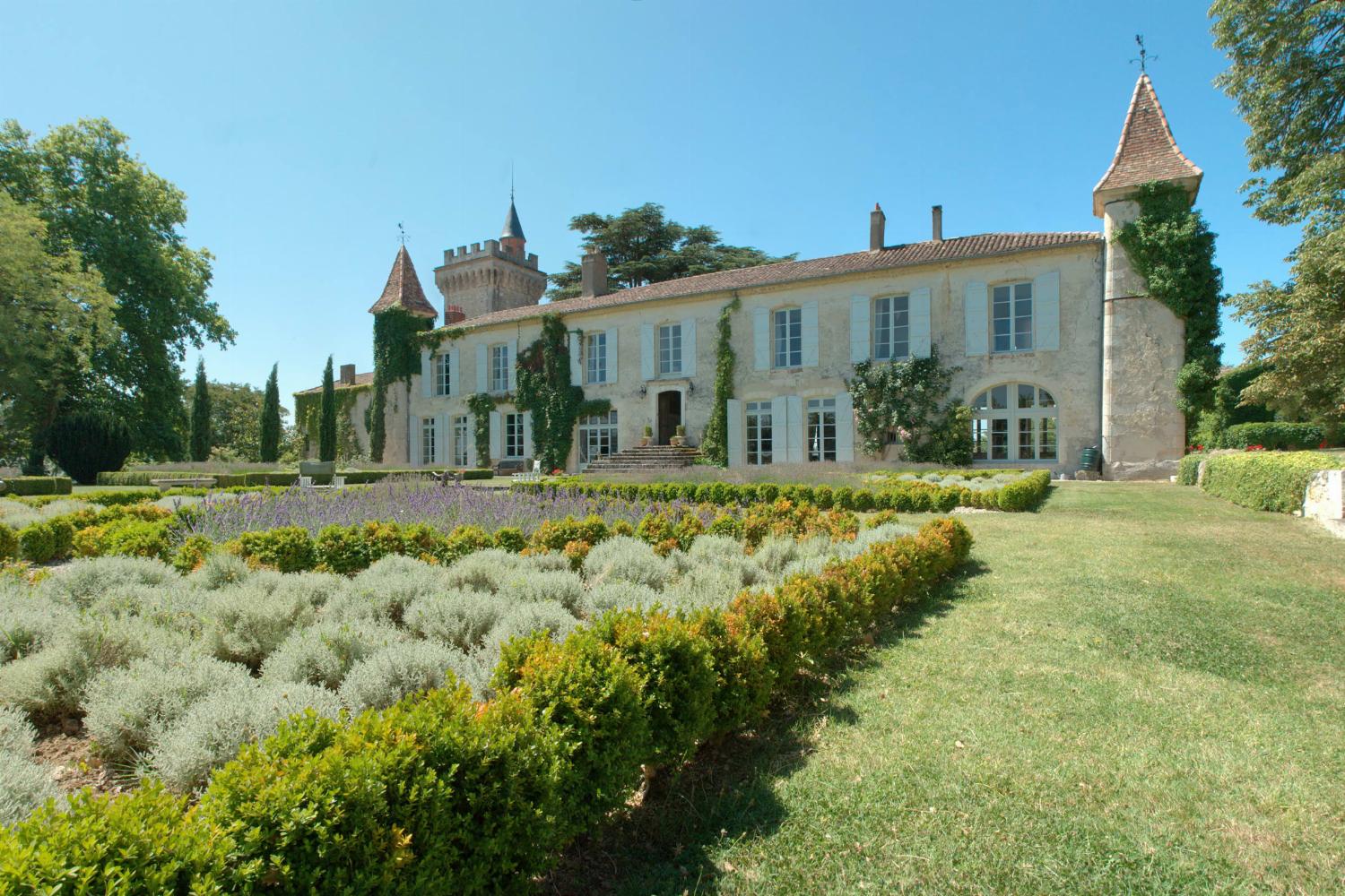 Holiday château in the Gers