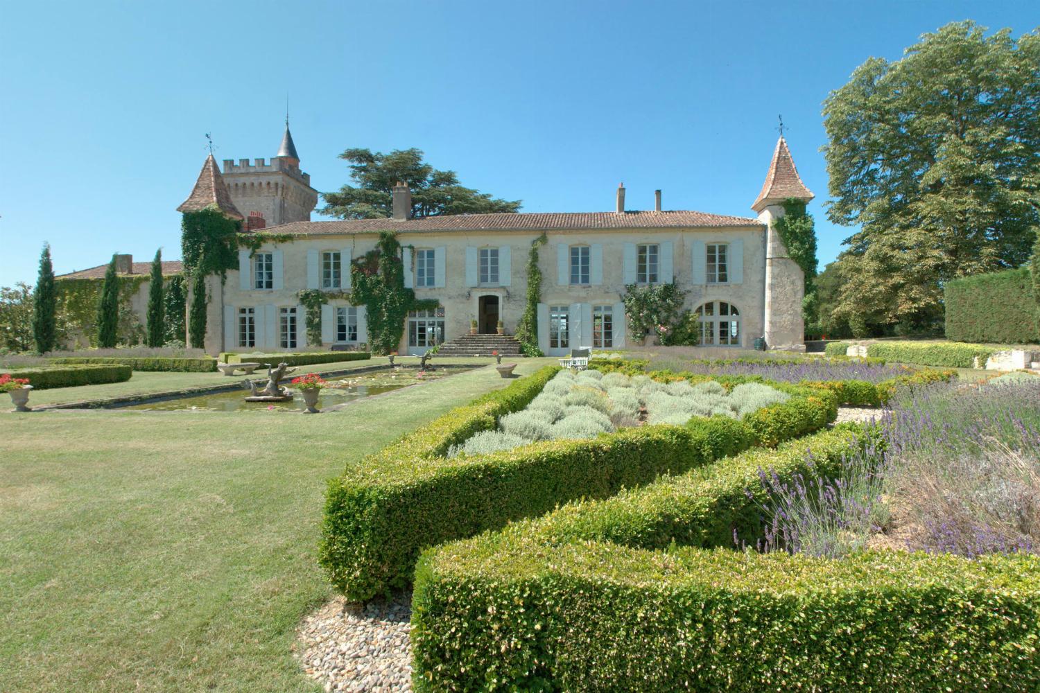 Holiday château in the Gers