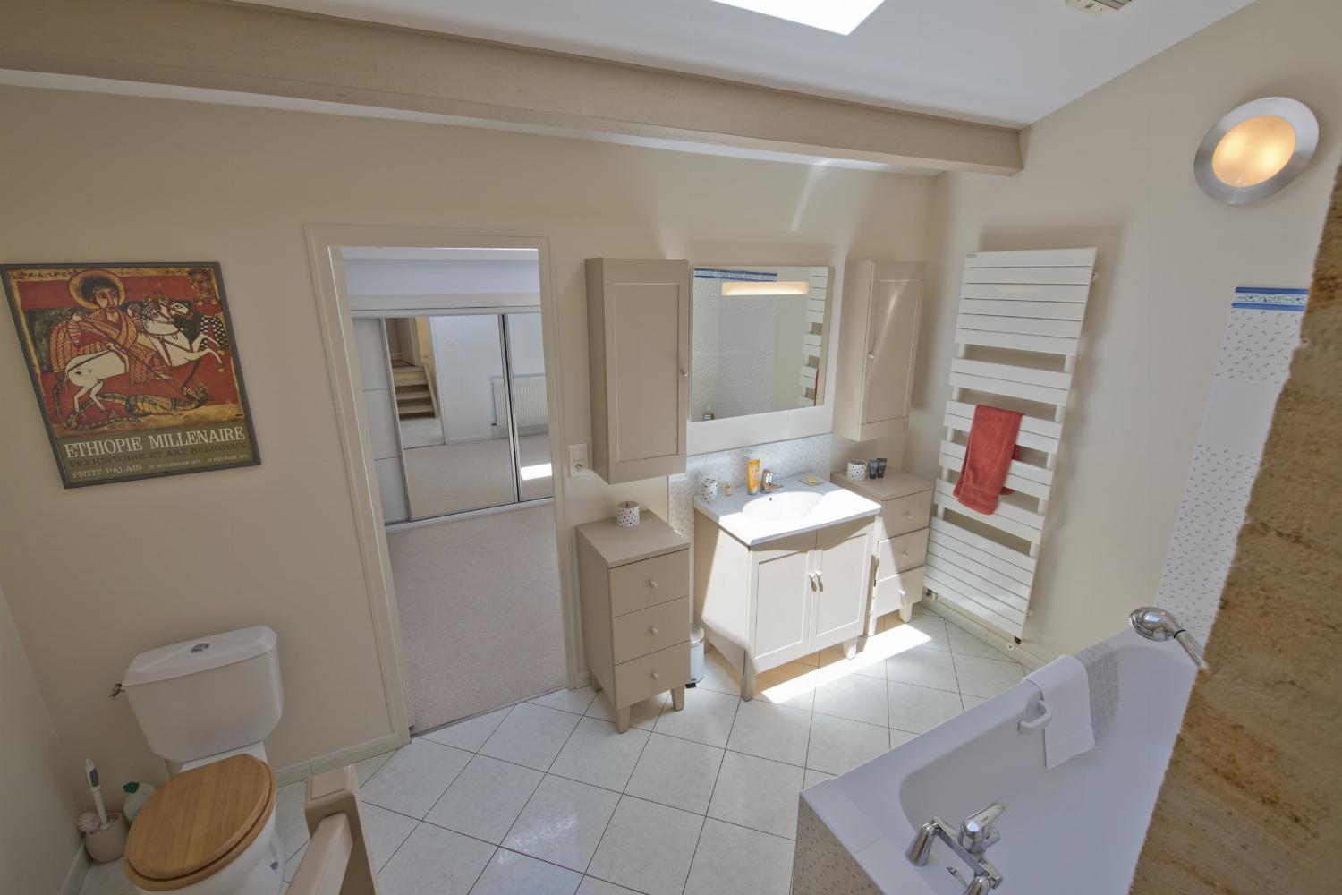 Bathroom | Self-catering accommodation in Gironde