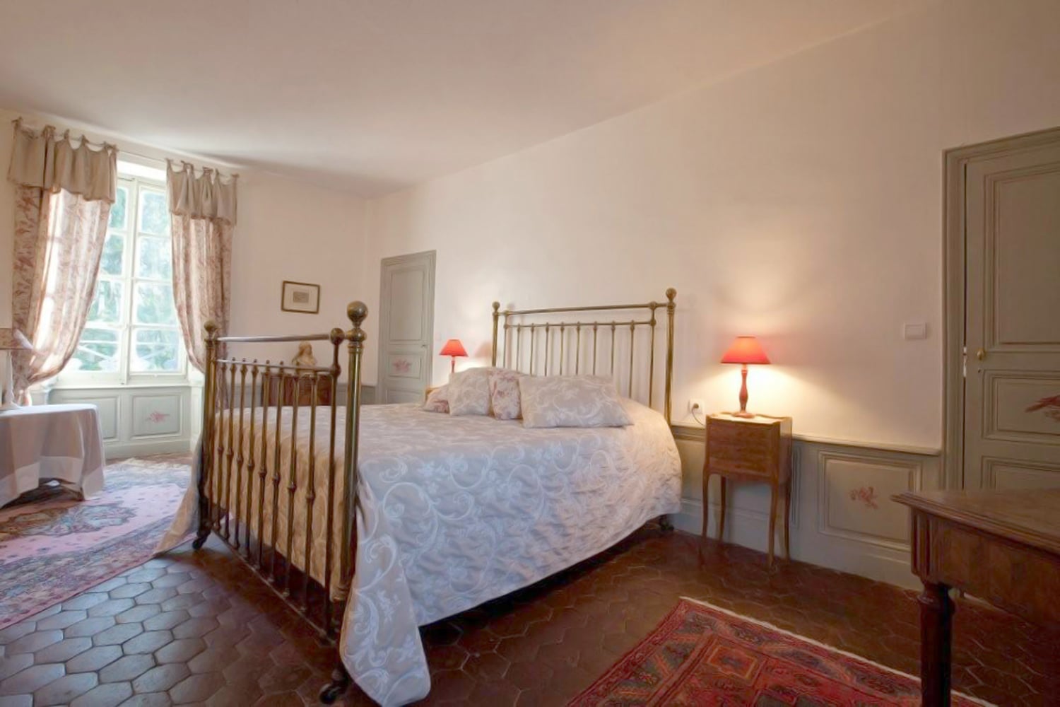 Bedroom | Holiday château in Bourgogne Franche-Comté