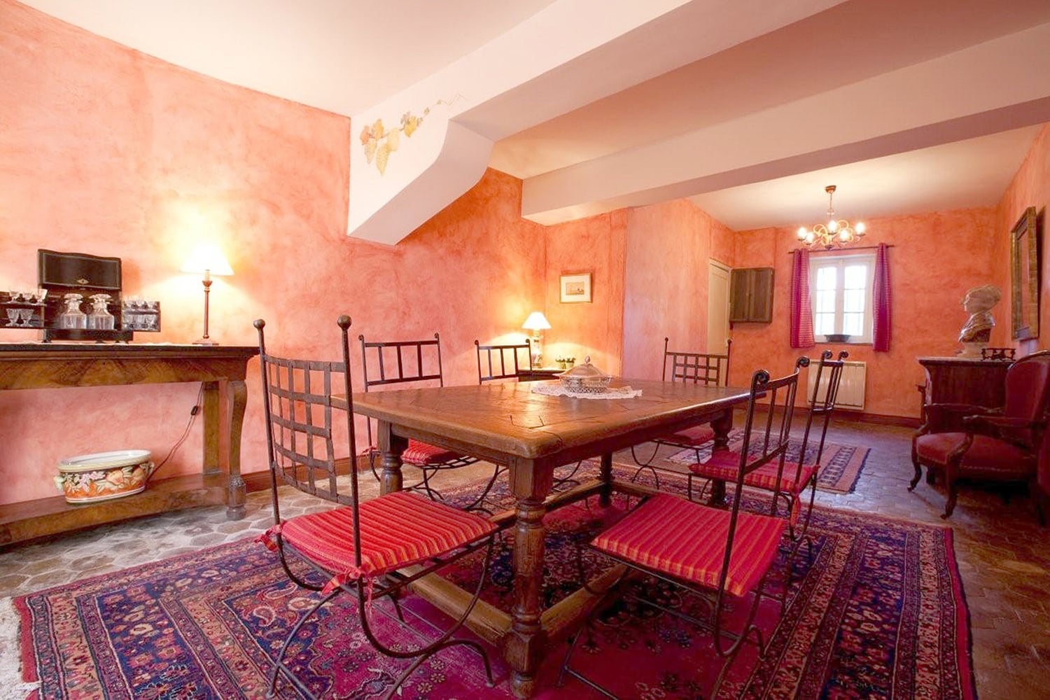 Dining room | Holiday château in Bourgogne Franche-Comté