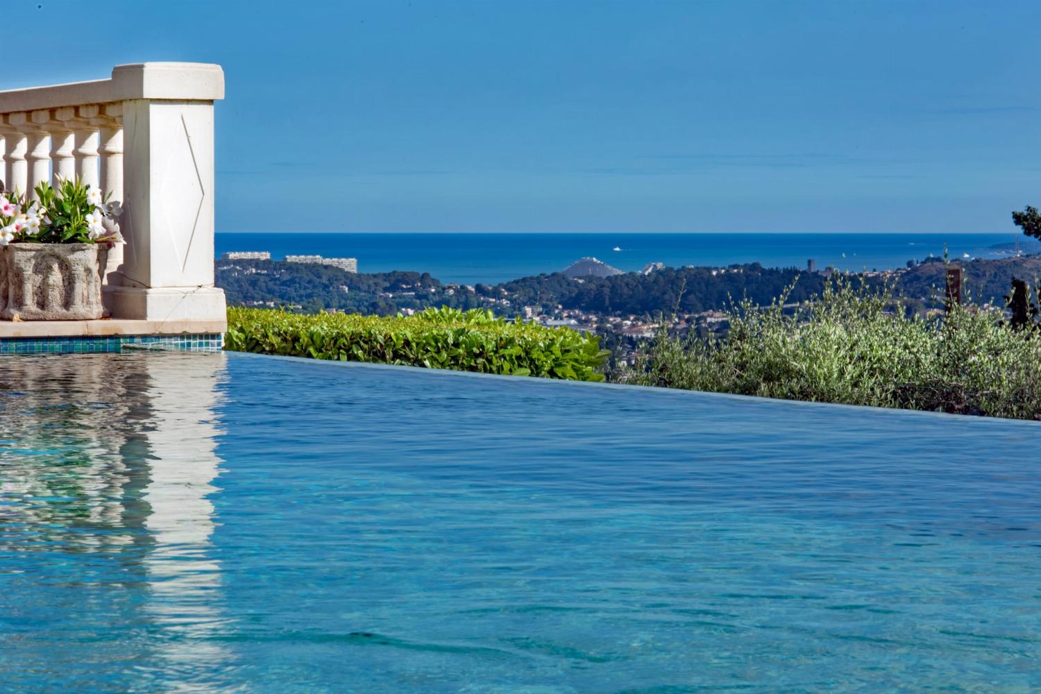 Private heated infinity pool