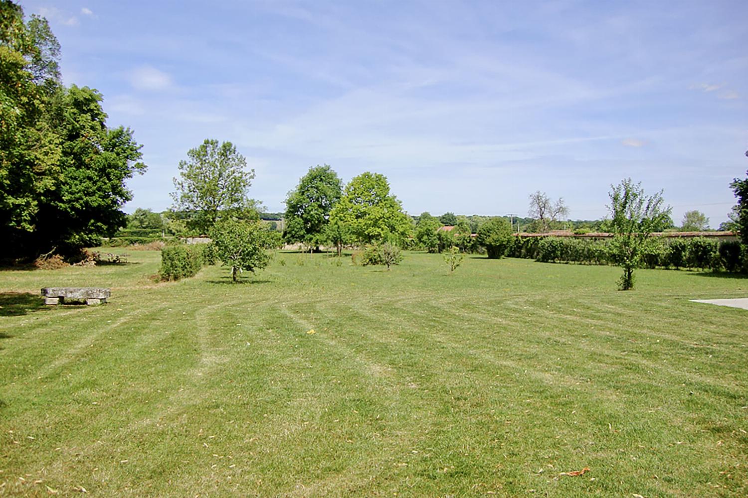 Garden | Rental château in Loire