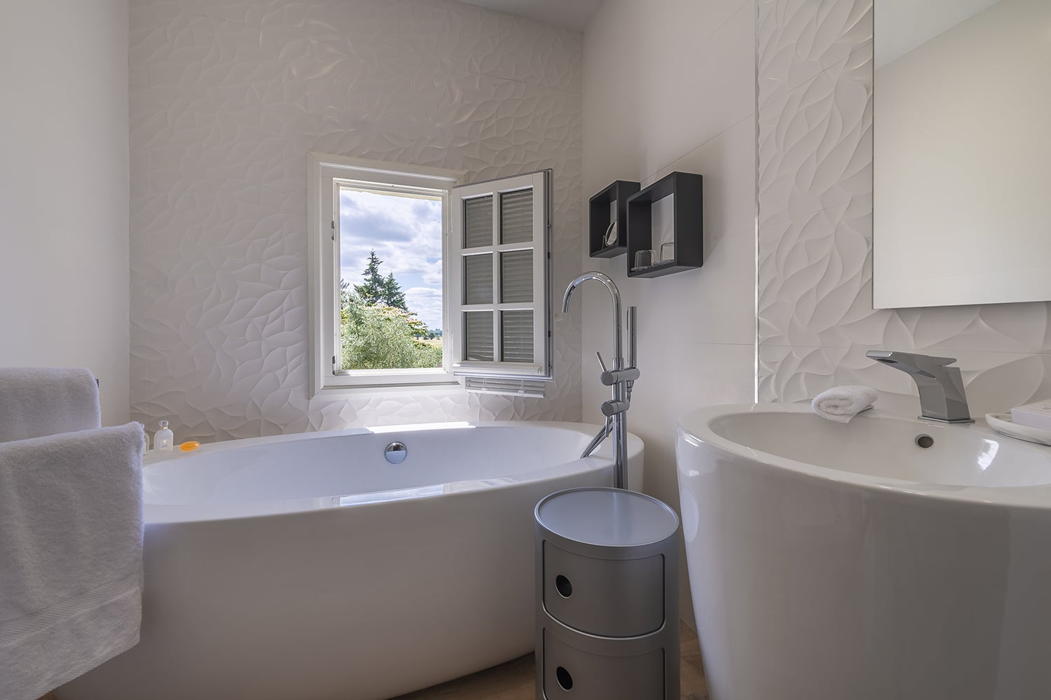 Bathroom | Holiday château in Loire Valley