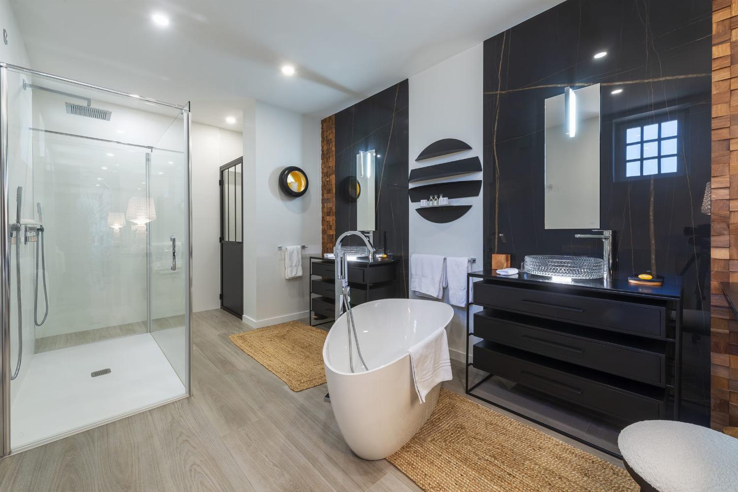 Ground floor bathroom | Holiday château in Loire Valley