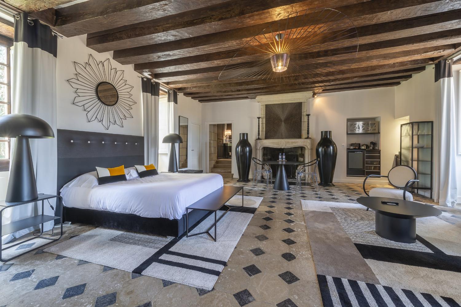 Ground floor bedroom | Holiday château in Loire Valley