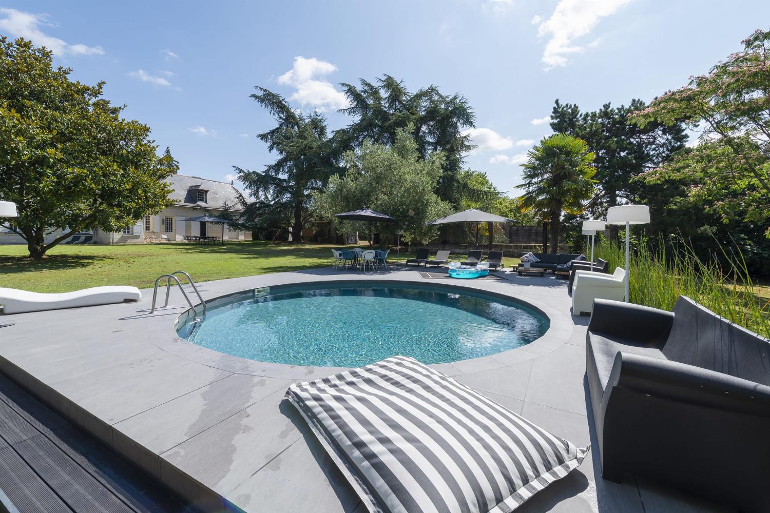 Private pool | Holiday château in Loire Valley