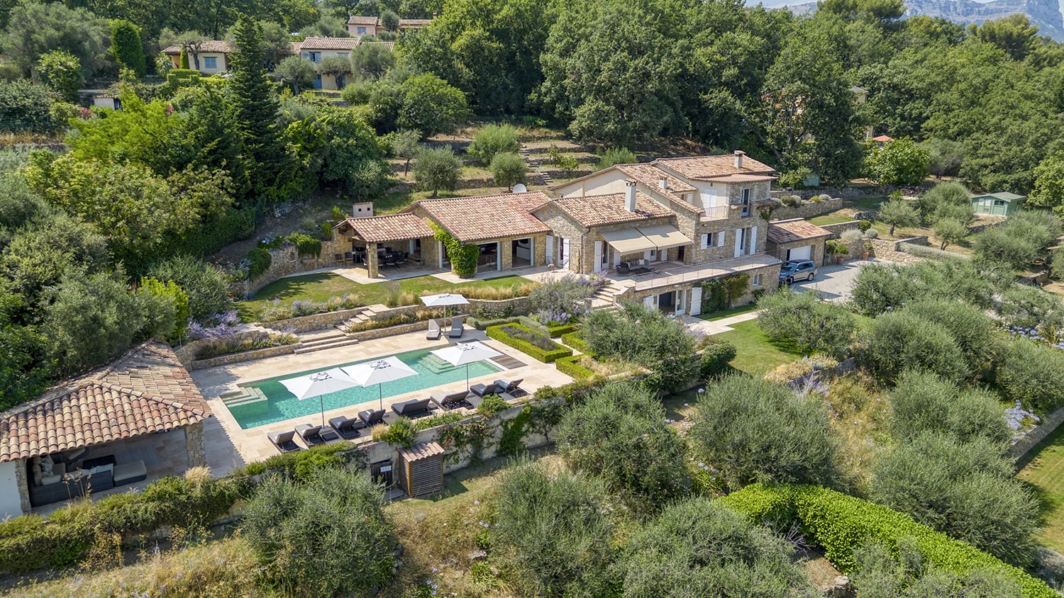 Holiday villa in Provence with private heated pool