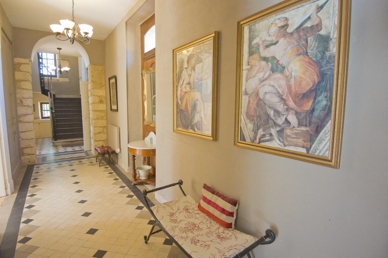 Hallway | Rental home in Nouvelle-Aquitaine