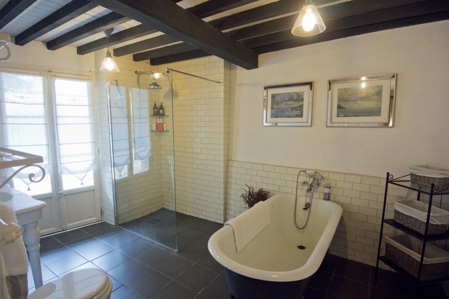 Bathroom | Holiday home in the Gers