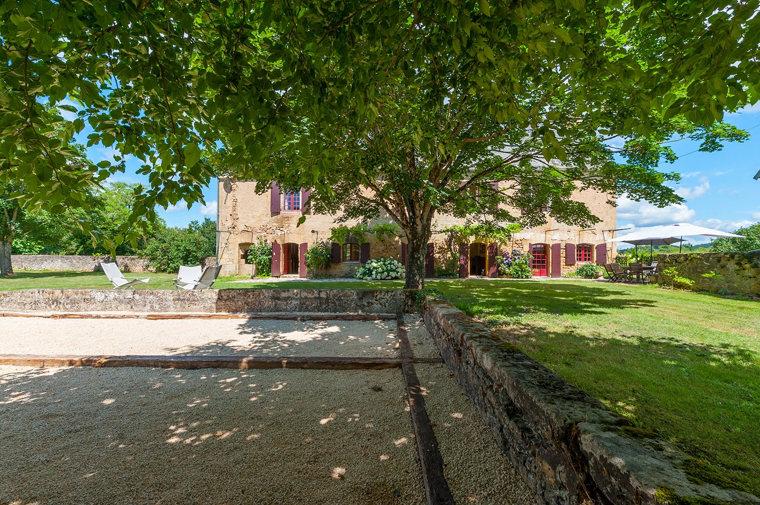 Boules court