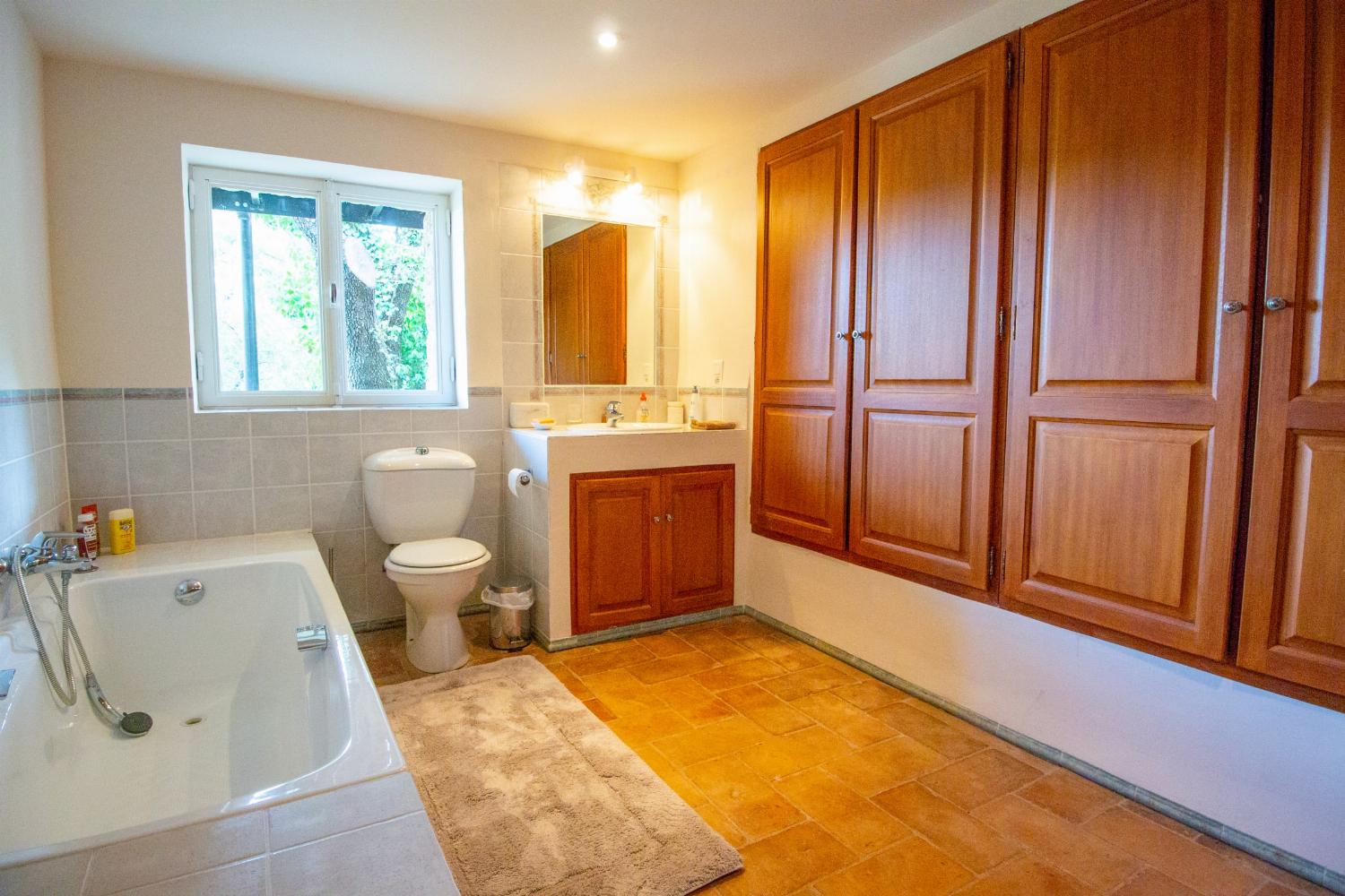 Bathroom | Holiday home in Provence