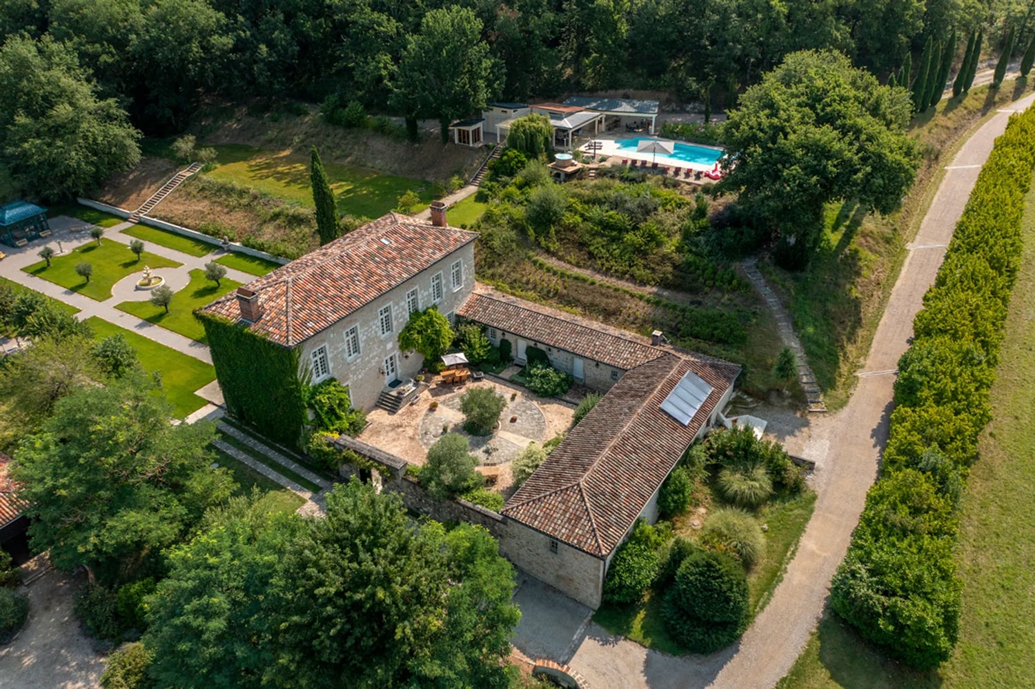 Holiday home in Damiatte with private pool Holiday home in Damiatte with private pool