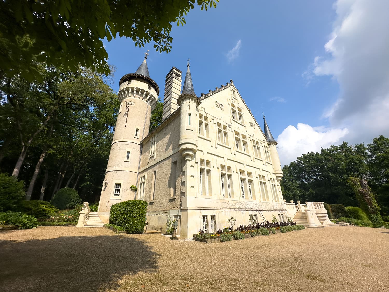 Holiday château in Nouvelle-Aquitaine