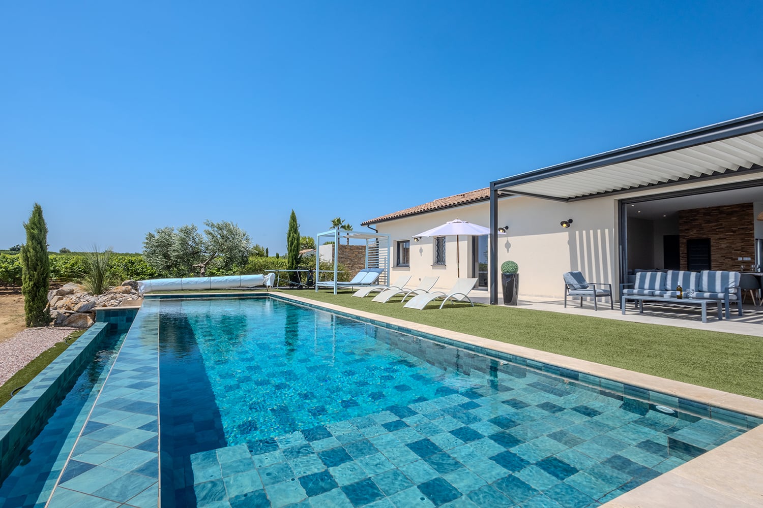 Holiday villa in Servian with private heated infinity pool Holiday villa in Servian with private heated infinity pool