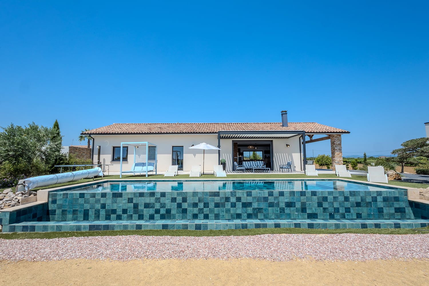 Holiday villa in Servian with private heated pool Holiday villa in Servian with private heated pool