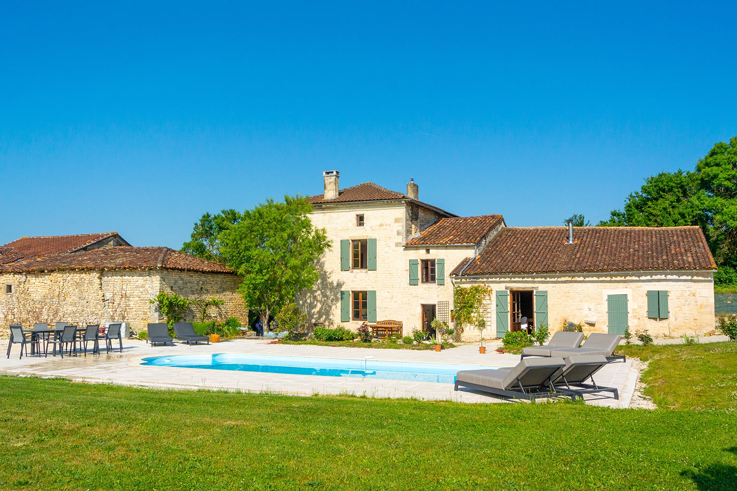 Holiday accommodation in Charente private heated pool