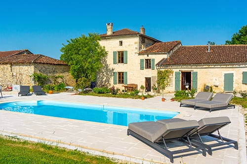 Holiday accommodation in Charente private heated pool