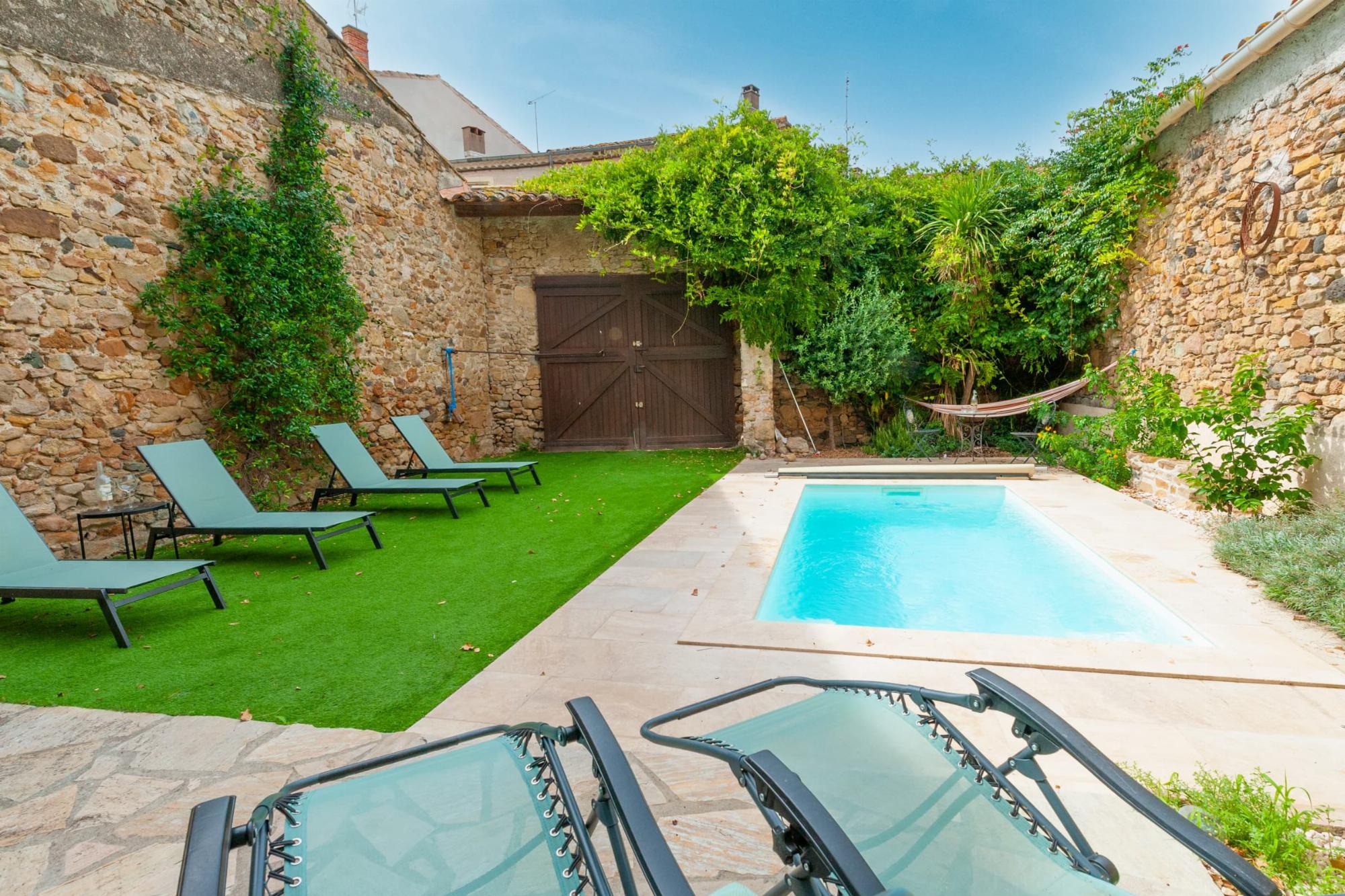 Holiday home with private pool in France | Maison Theron