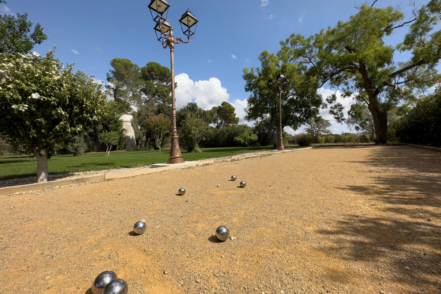 Boules court