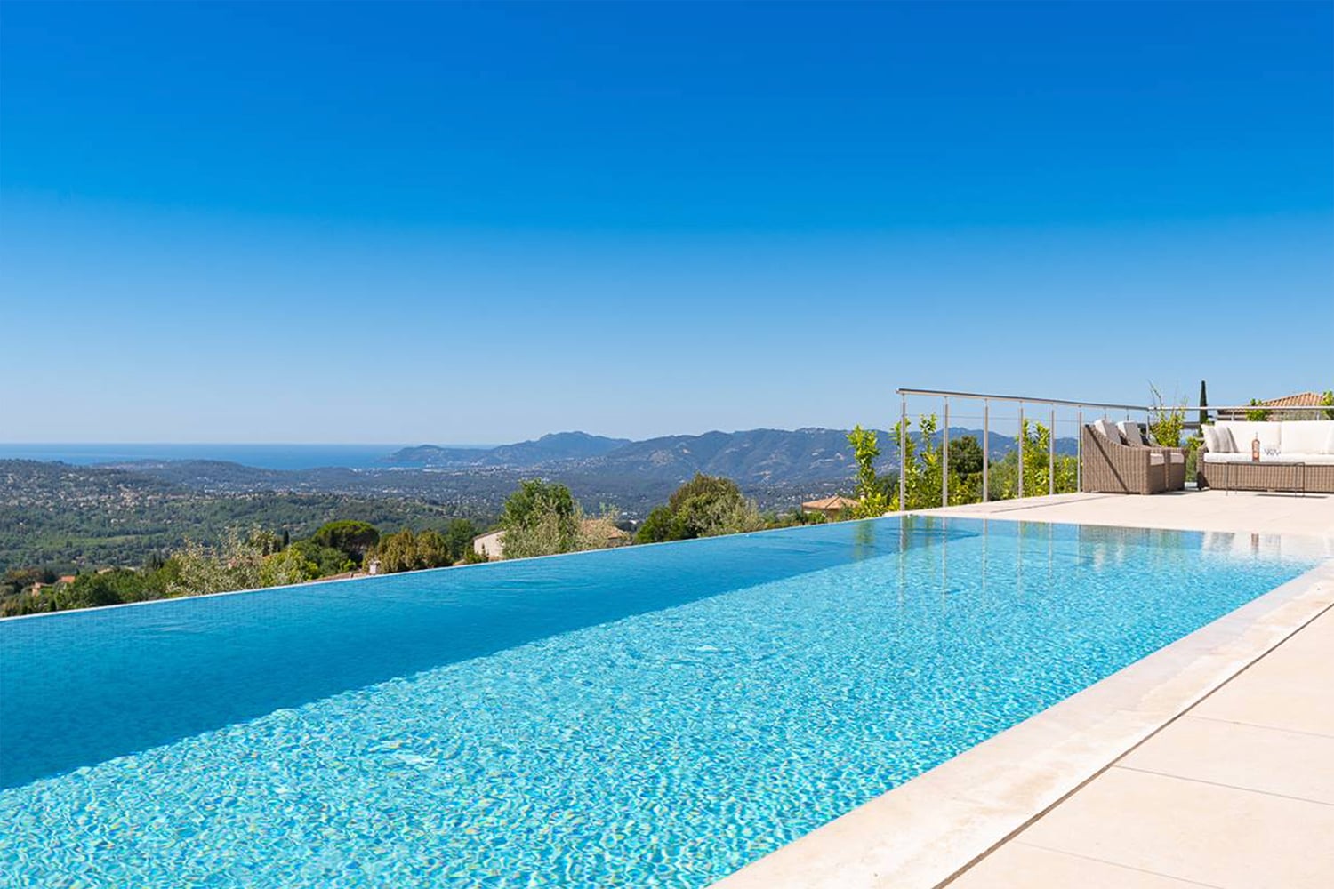 Private infinity pool