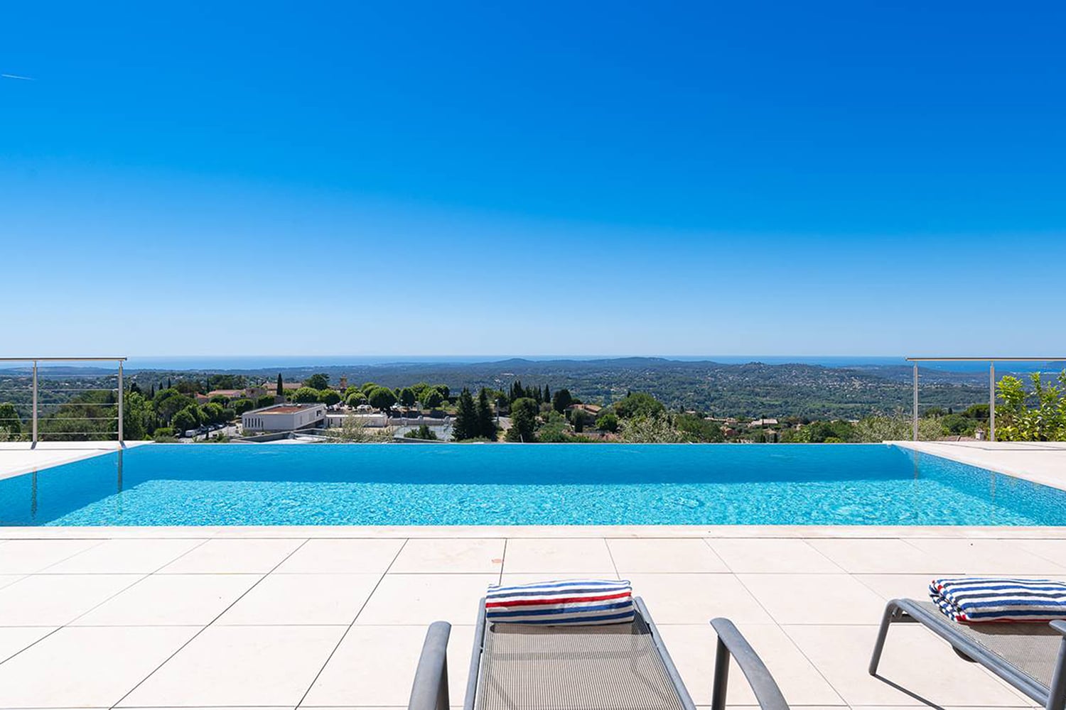 Private infinity pool