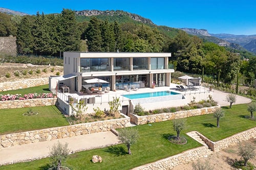 Holiday villa in Provence with private infinity pool