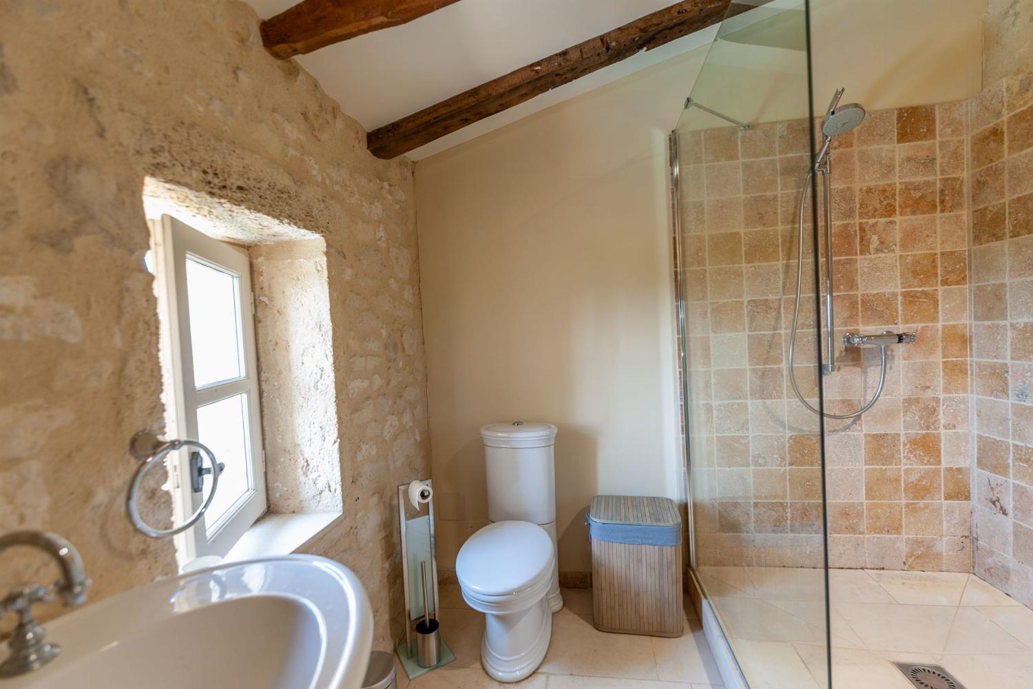 Bathroom | Holiday home in Duras