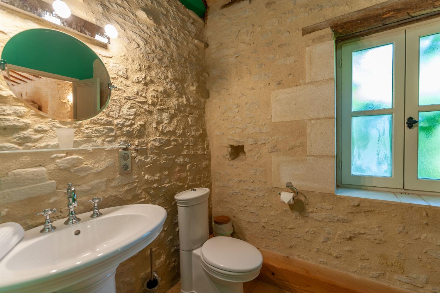 Bathroom | Holiday home in Duras