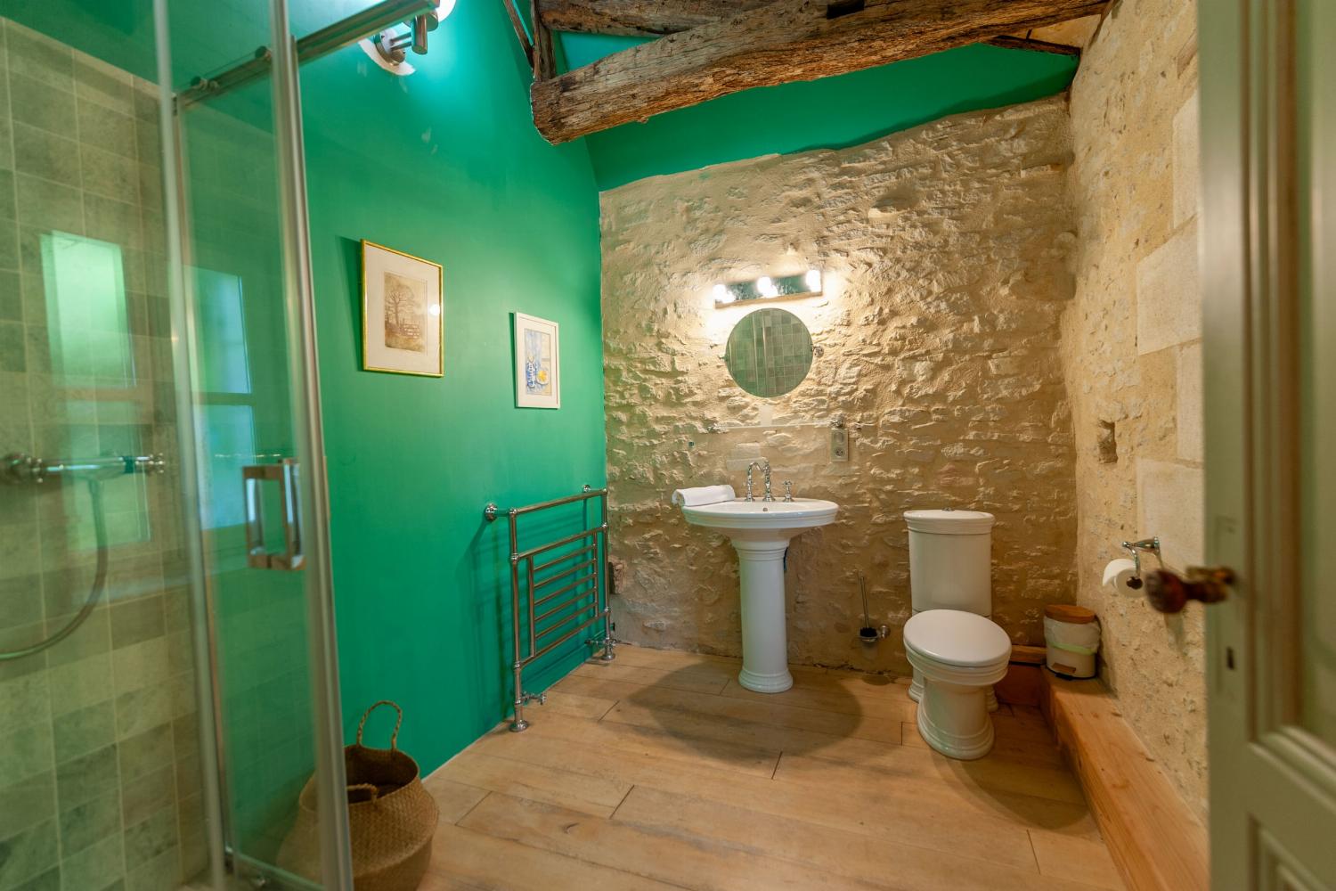 Bathroom | Holiday home in Duras