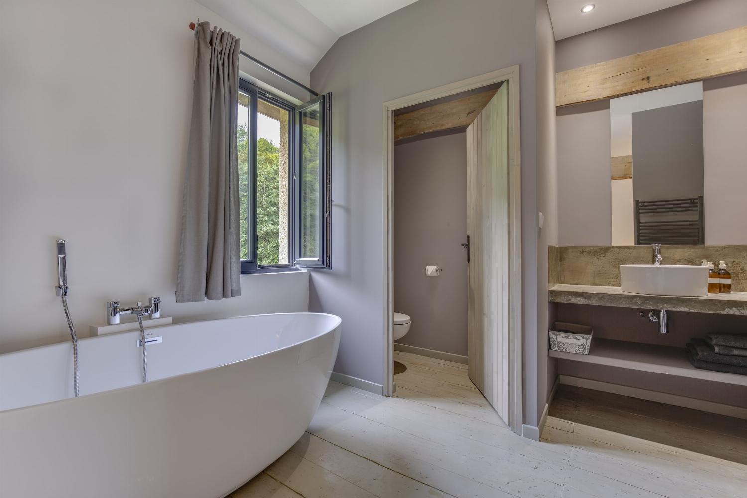 Bathroom | Holiday accommodation in Dordogne