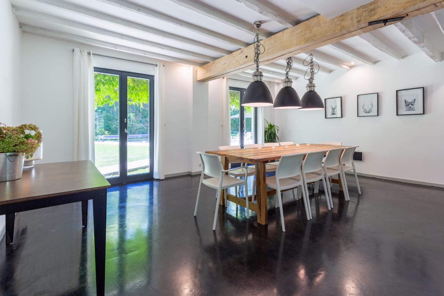 Dining room | Holiday home in Nouvelle-Aquitaine