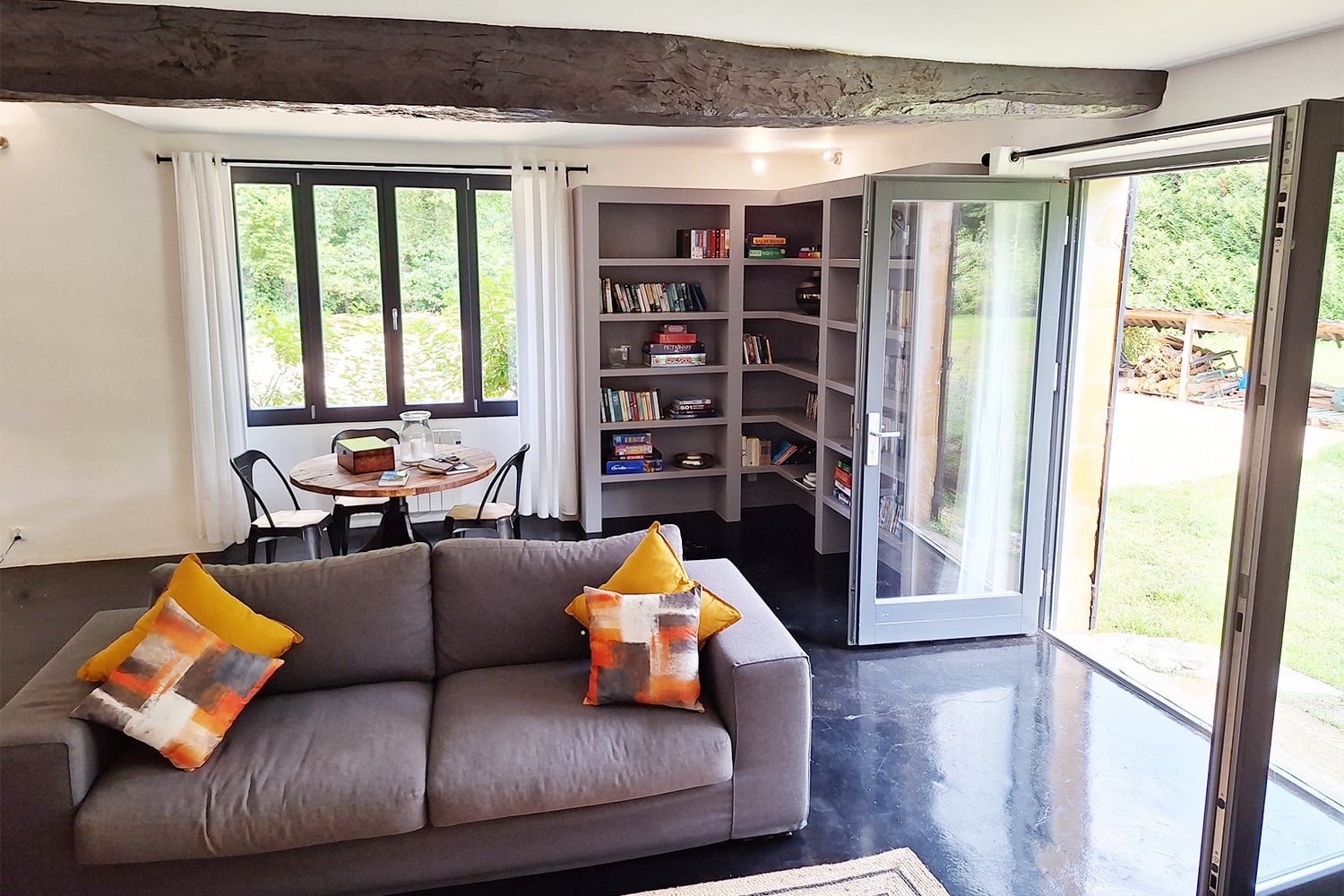 Sitting room | Holiday home in Nouvelle-Aquitaine