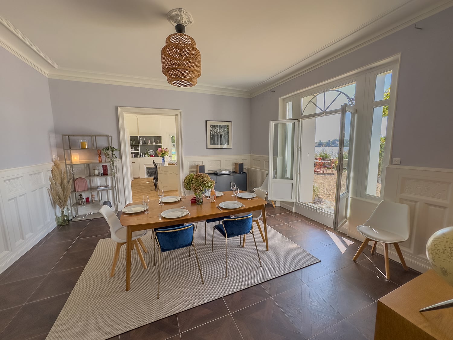 Dining room | Holiday home in Nouvelle-Aquitaine