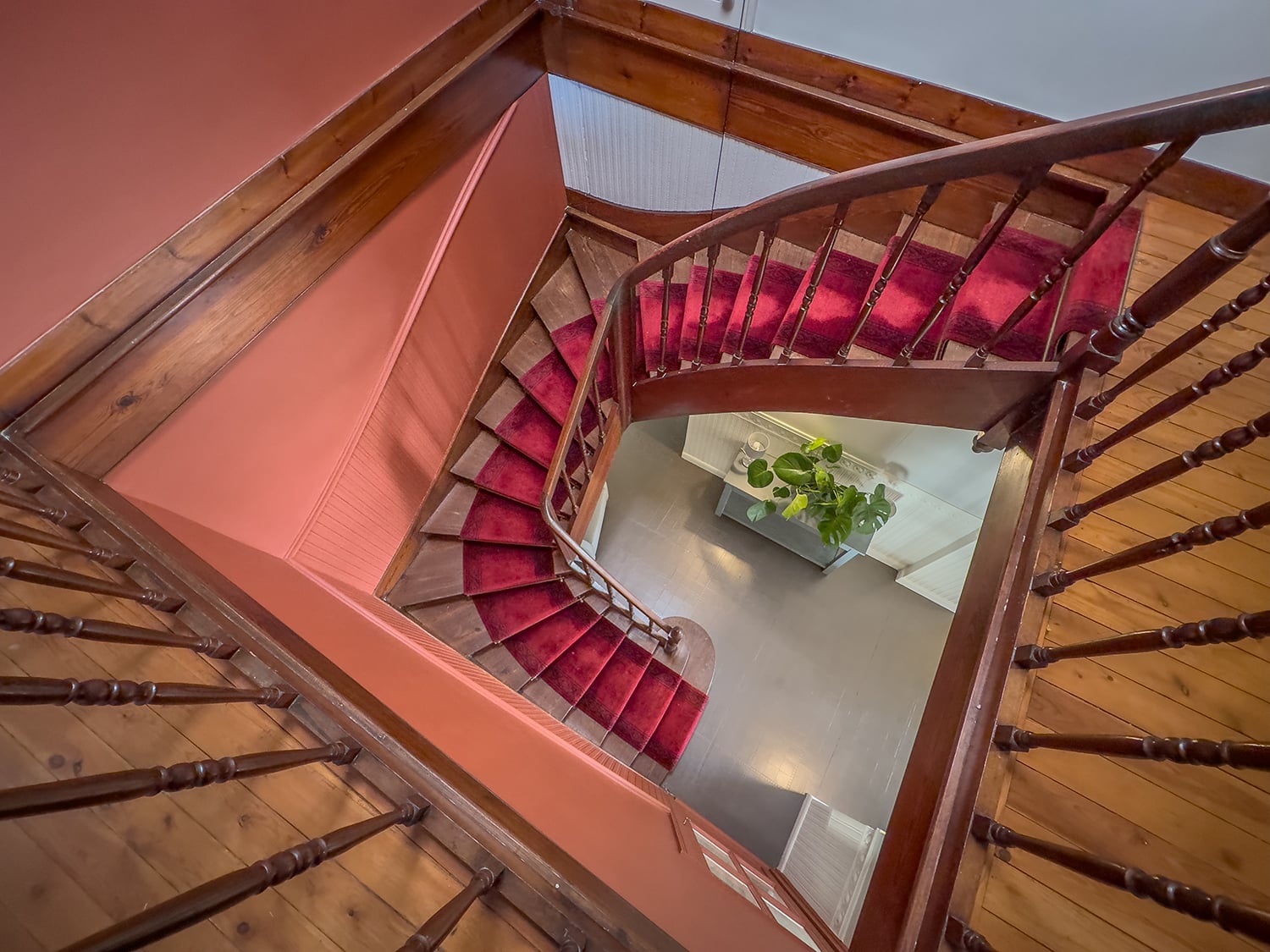 Staircase | Holiday home in Nouvelle-Aquitaine