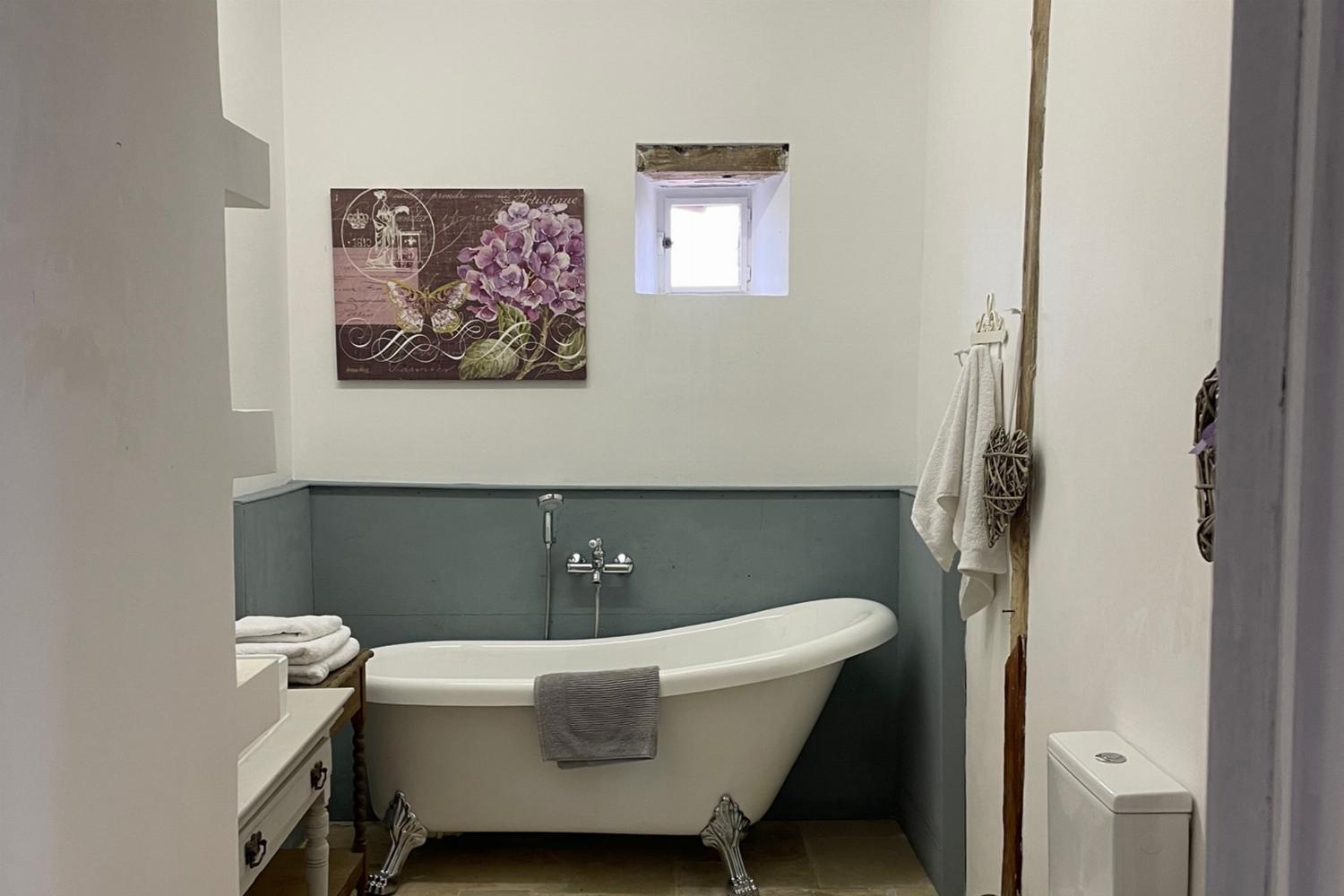 Bathroom | Holiday home in the Gers