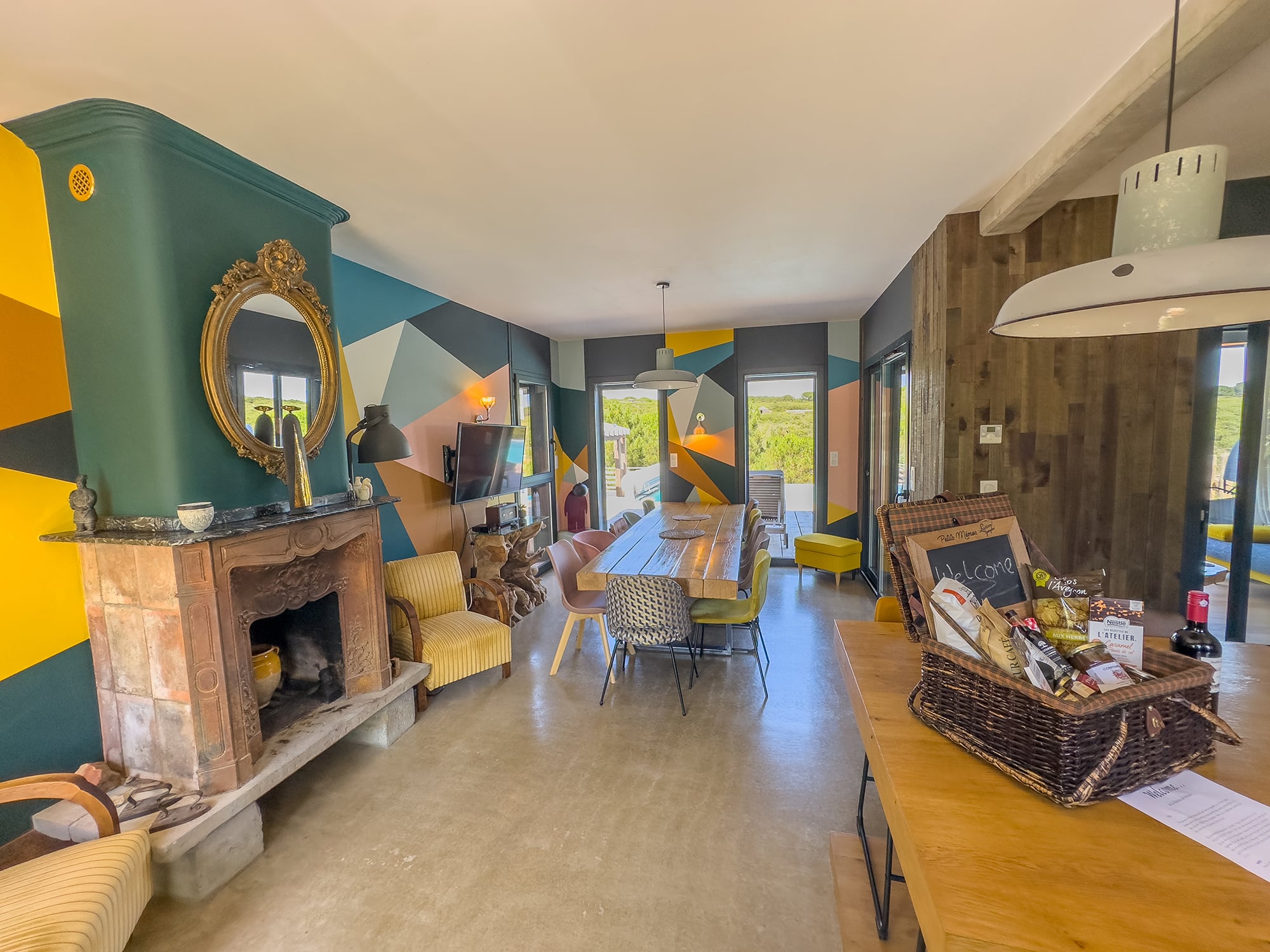 Dining room | Vacation home in the South of France