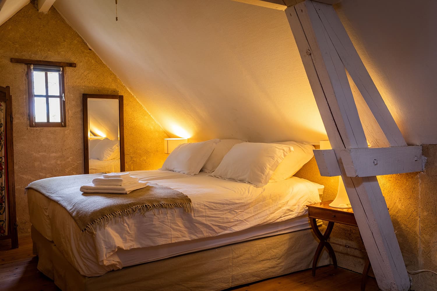 Courtyard house bedroom | Holiday home in the Dordogne