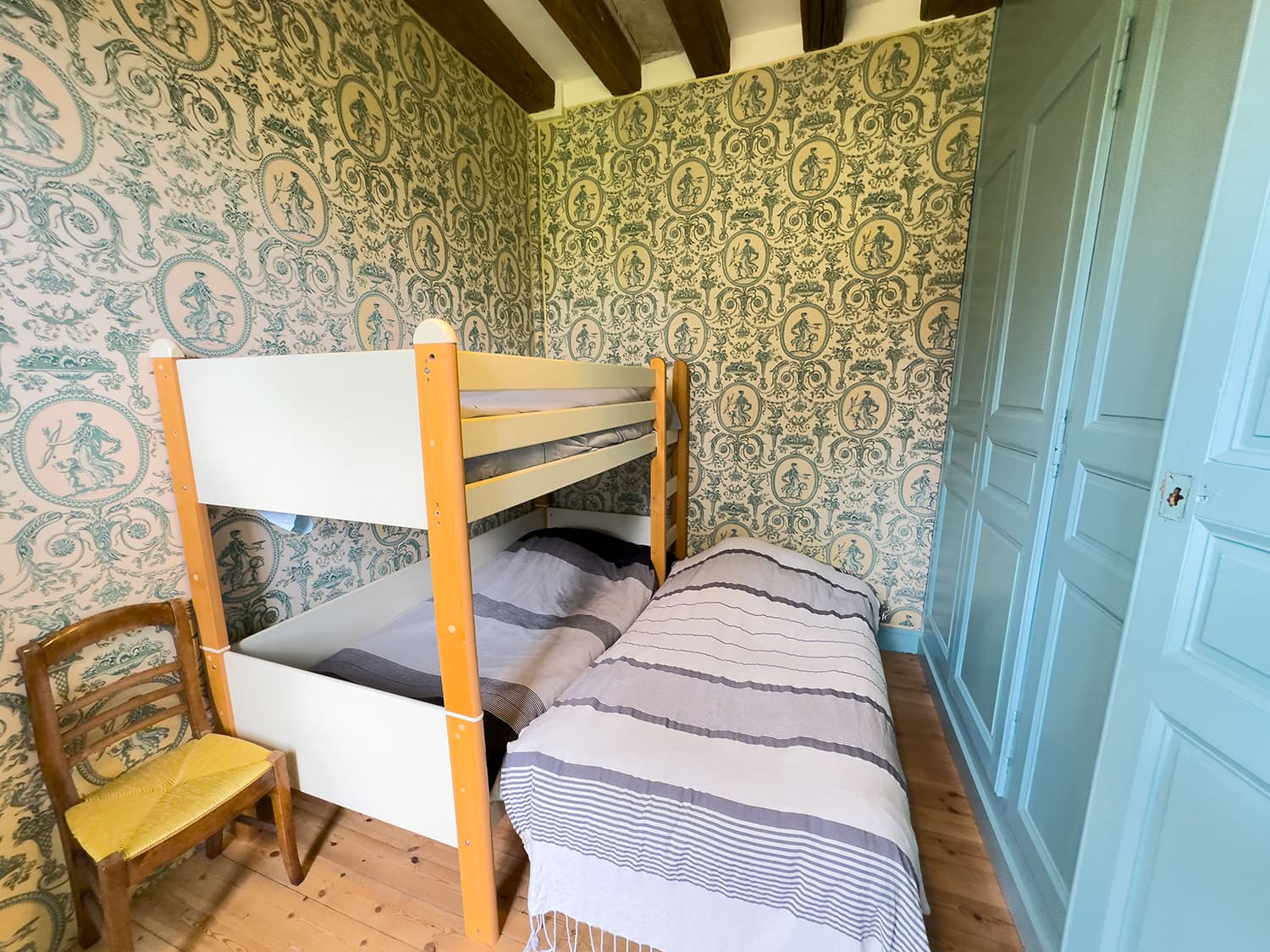 Bedroom | Holiday château in Nouvelle-Aquitaine